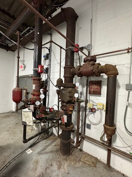 More Photos Of 217 River Ave, Patchogue Warehouse For Lease