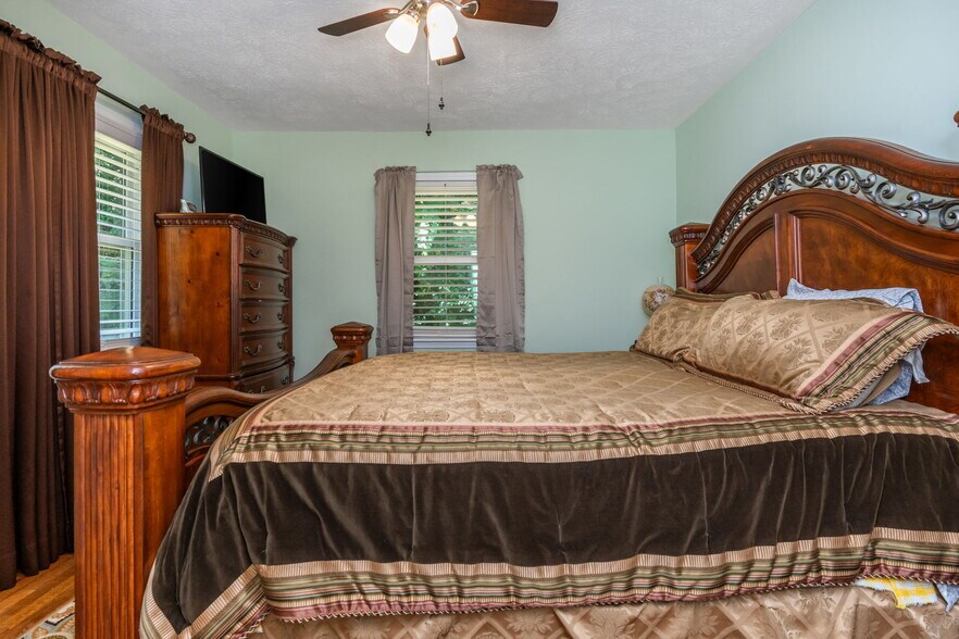 More Photos Of 4270 S Main St, Acworth Office For Sale