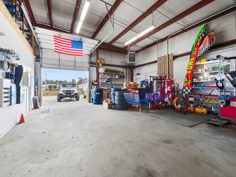 More Photos Of 2109 Spartanburg Hwy, East Flat Rock Industrial For Lease