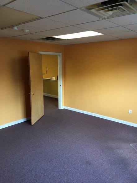 More Photos Of 80 Worcester St, North Grafton Storefront Retail Office For Lease