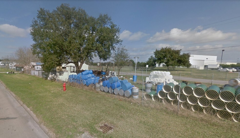 More Photos Of 2900 W Highway 6, Alvin Warehouse For Sale