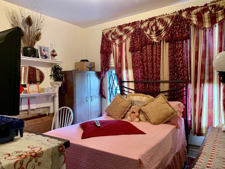 More Photos Of 600 Wyona St, Brooklyn Apartments For Sale