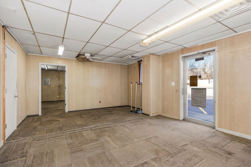More Photos Of 1319 E Highway H, Liberty Warehouse For Lease