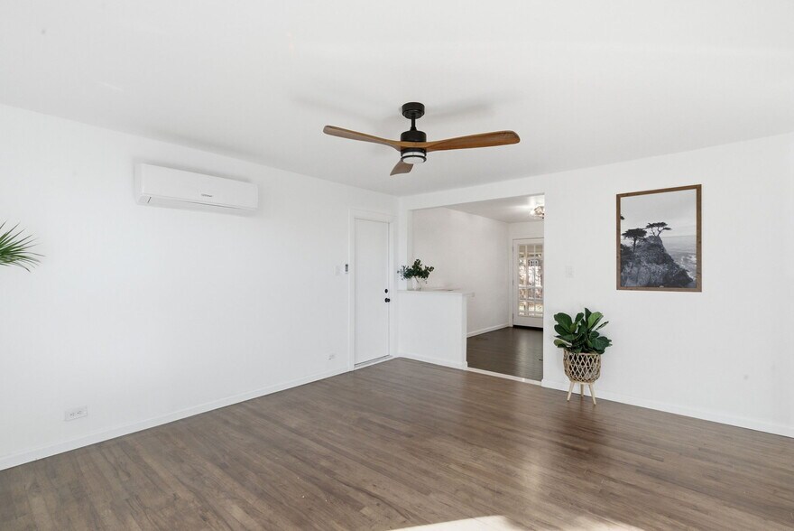 More Photos Of 112 W Akard St, Weatherford Flex For Sale