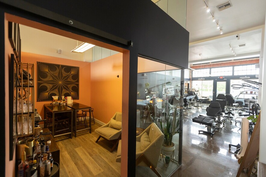 More Photos Of 1601-1607 N Franklin St, Tampa General Retail For Lease