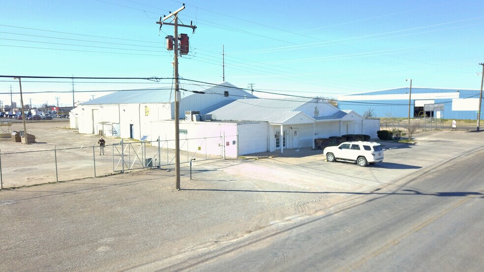 More Photos Of 302 Industrial Ave, Odessa Warehouse For Sale