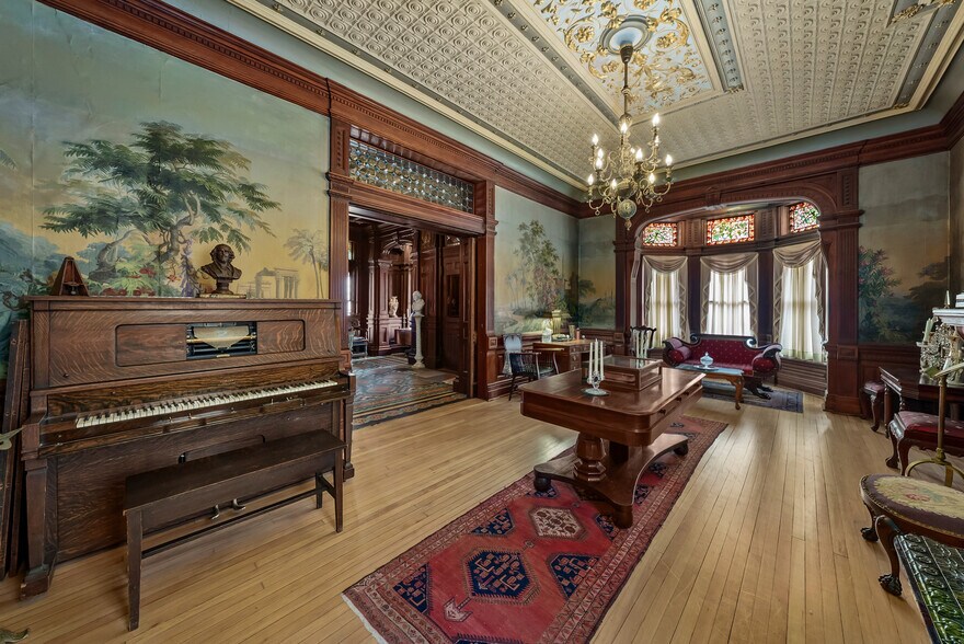 More Photos Of 809 Hall St, Saint Joseph Hospitality For Sale