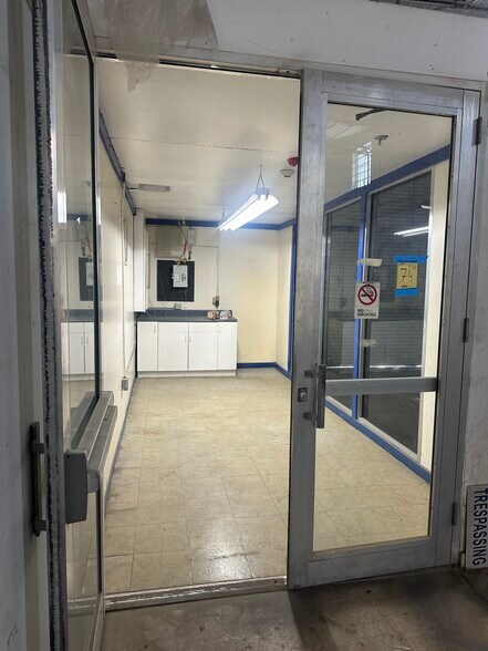 More Photos Of 1675-1677 W 31st Pl, Hialeah Manufacturing For Lease