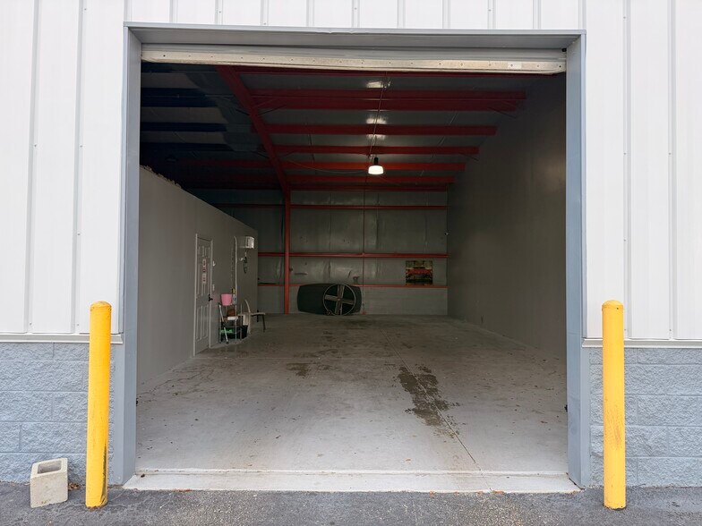 More Photos Of 2164 Platinum Rd, Apopka Light Distribution For Lease