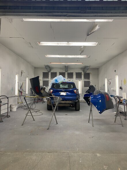 More Photos Of 105 S Columbia St, Picayune Auto Repair For Sale