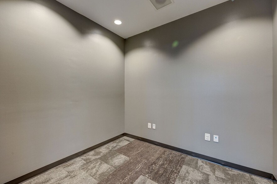 More Photos Of 6740 Rock Spring Rd, Wilmington Office For Lease