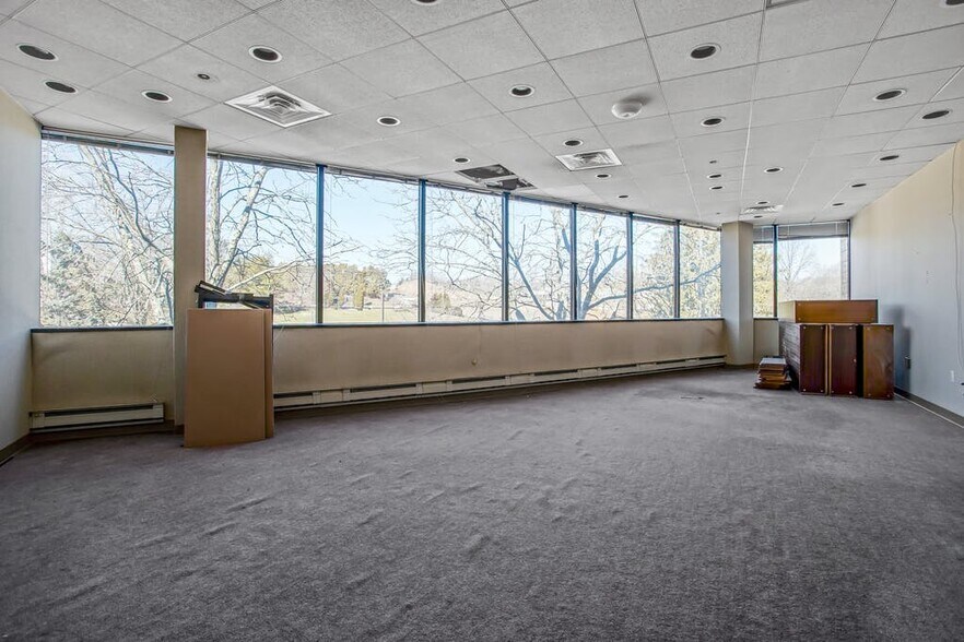 More Photos Of 25 Philips Pky, Montvale Office For Lease
