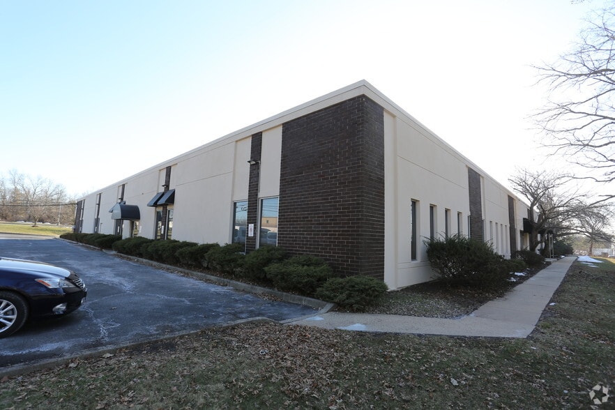 More Photos Of 370 Campus Dr, Somerset Office For Lease