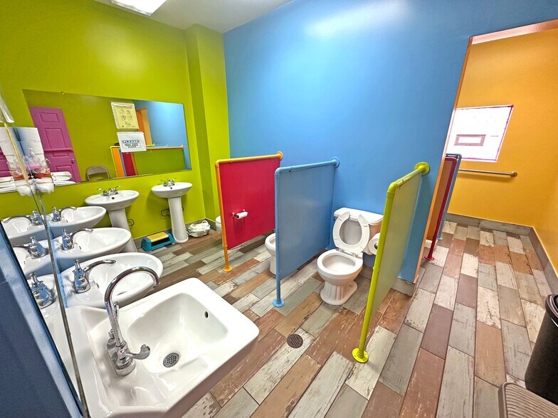 More Photos Of 5836 W Chicago Ave, Chicago Daycare Center For Sale