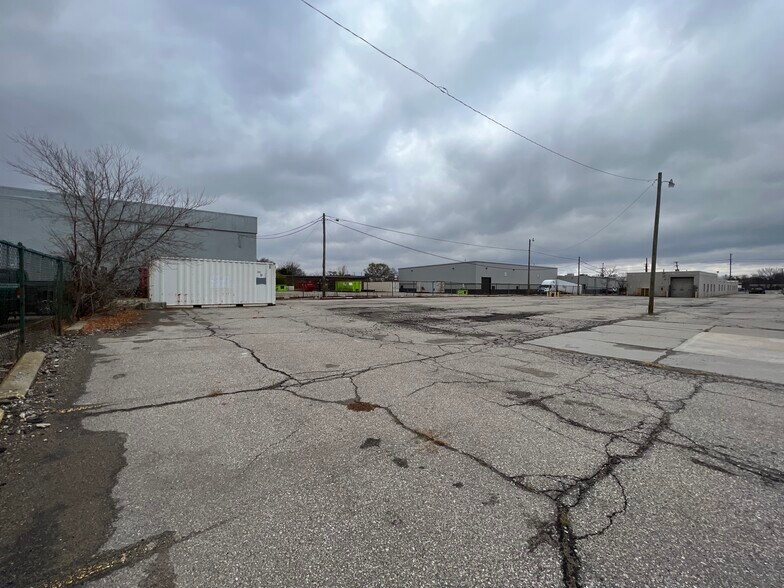 More Photos Of 11530 Stephens Rd, Warren Warehouse For Lease