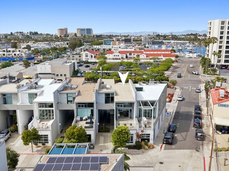 Primary Photo Of 517 30th St, Newport Beach Freestanding For Sale