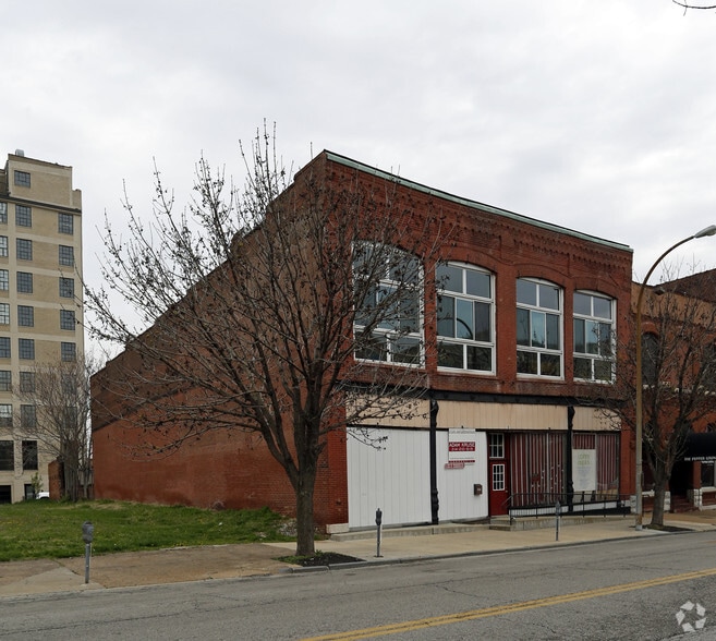 Primary Photo Of 2007-2009 Locust St, Saint Louis Storefront Retail Residential For Lease