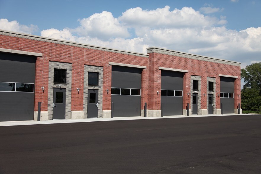 More Photos Of 6588 Center Industrial Dr, Jenison Showroom For Lease