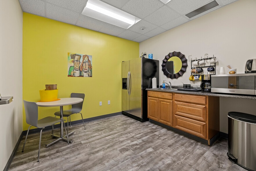 More Photos Of 317 S 2nd St, Mount Vernon Office For Sale