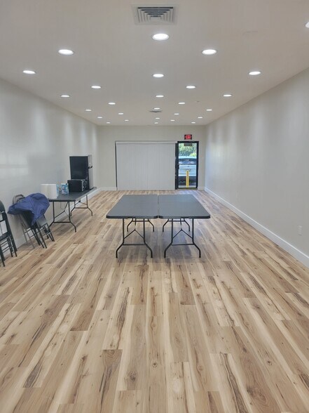 More Photos Of 15220-15236 E Colonial Dr, Orlando Freestanding For Lease