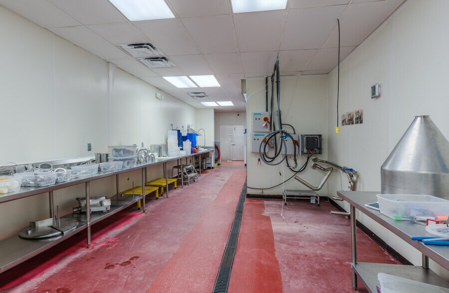 More Photos Of 573 S Arthur Ave, Louisville Warehouse For Lease