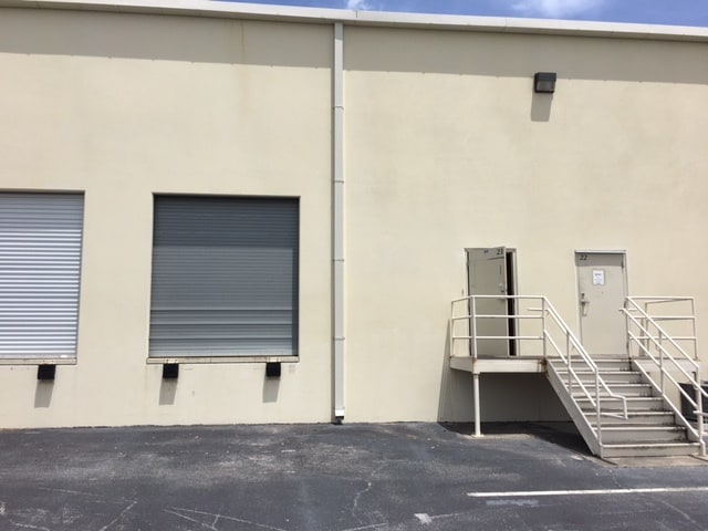 More Photos Of 7575 Kingspointe Pky, Orlando Showroom For Lease