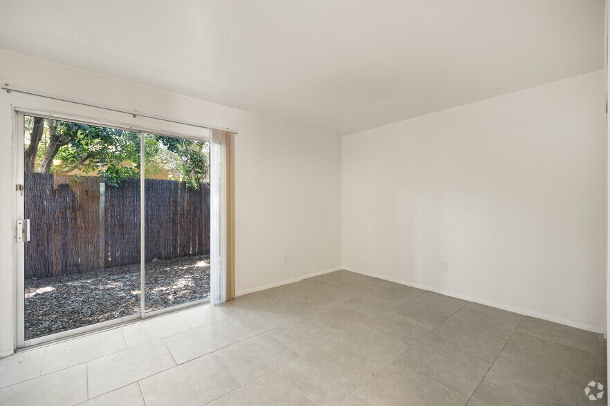 More Photos Of 495 Twin Palms Dr, Palm Springs Apartments For Sale
