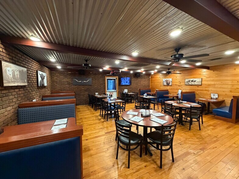 More Photos Of 617 S Washington St, New Paris Bar For Sale