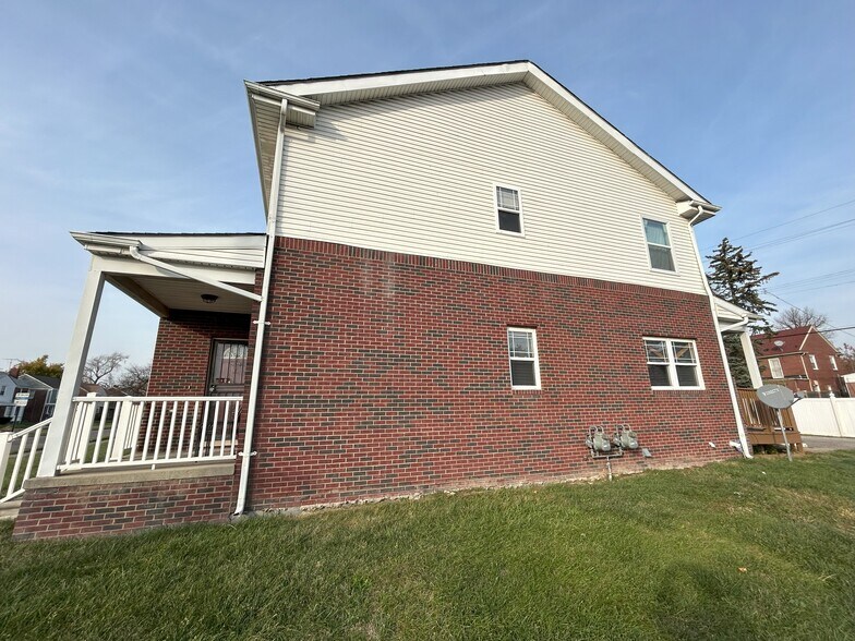 More Photos Of 3387-3399 Ewald Cir, Detroit Apartments For Sale