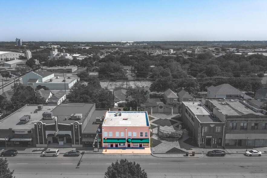 More Photos Of 1434 N Main St, Fort Worth Storefront Retail Office For Lease