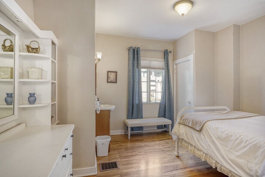 More Photos Of 422 21st St, Denver Office For Sale