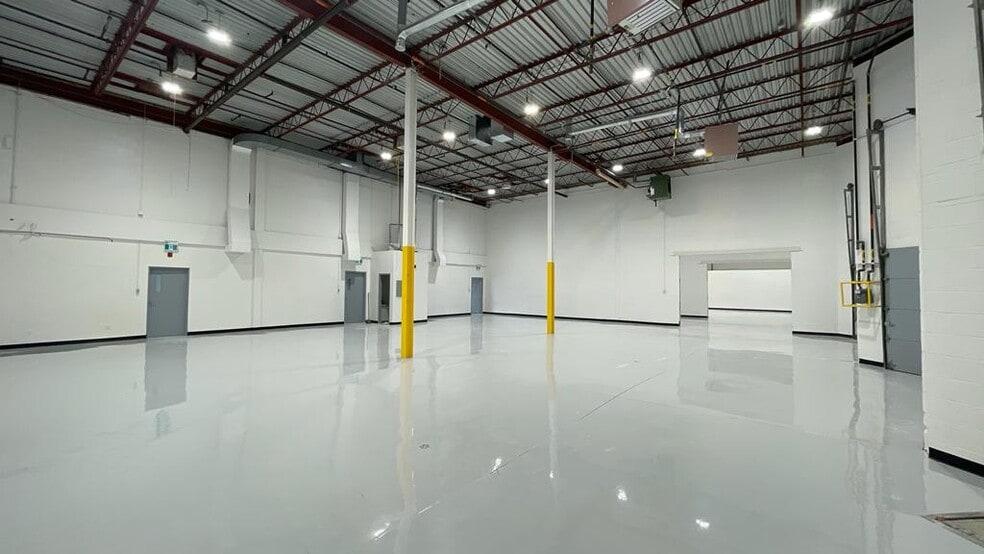 More Photos Of 115 Rue de Vaudreuil, Boucherville Light Distribution For Sale