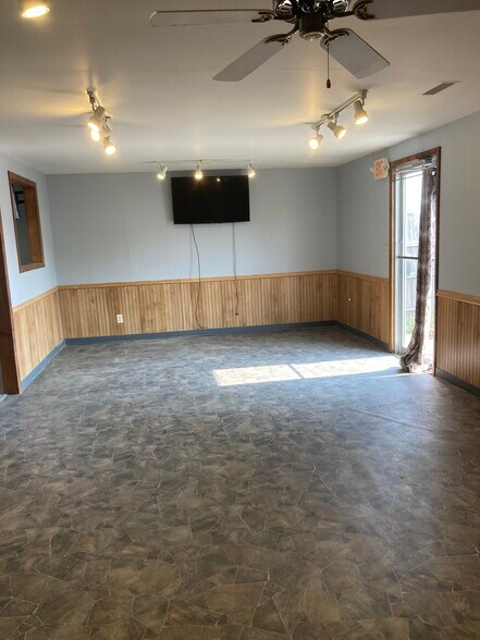 More Photos Of 101 Howard St, Stratton Restaurant For Sale