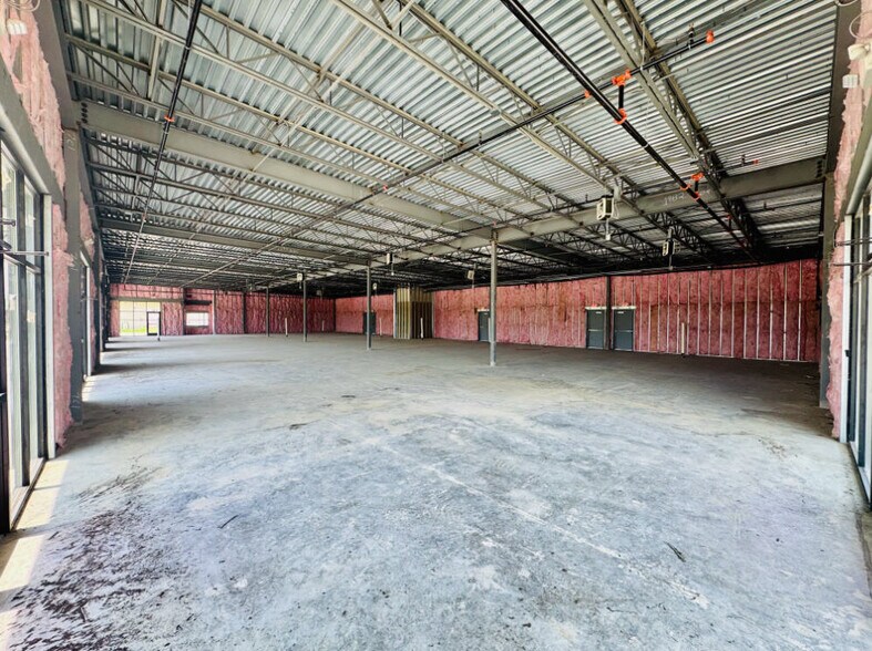 More Photos Of 1013 FM 1187, Crowley General Retail For Lease