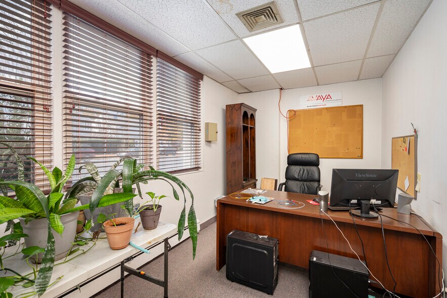 More Photos Of 2149 Wantagh Ave, Wantagh Office For Sale