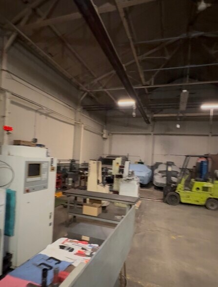 More Photos Of 810 Taylor St, Elyria Manufacturing For Lease