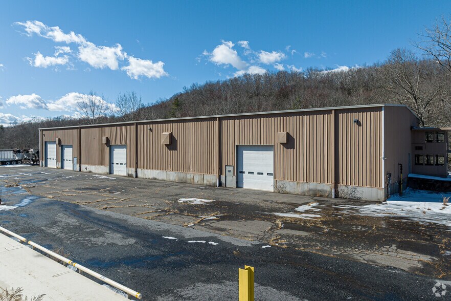 More Photos Of 400 S Main St, Terryville Warehouse For Lease