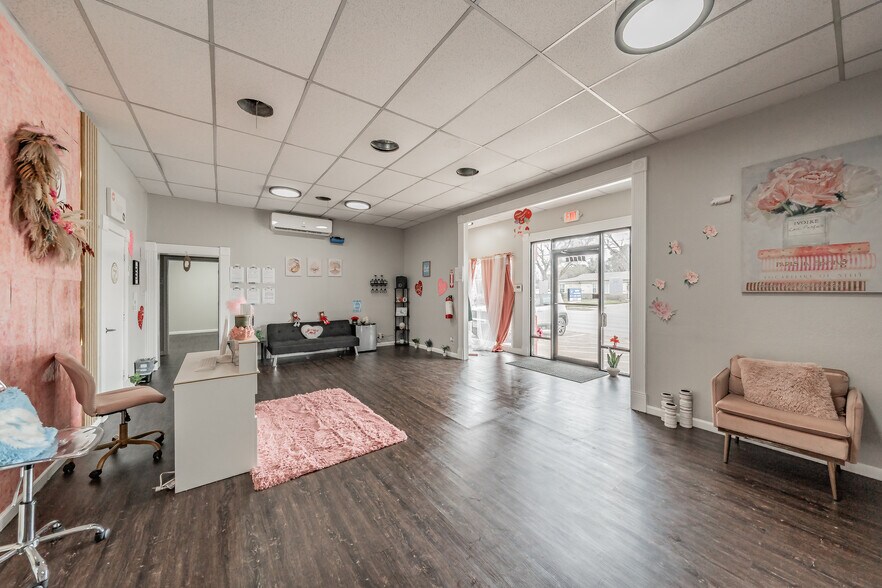 More Photos Of 7235 Glenview Dr, Richland Hills Office For Sale