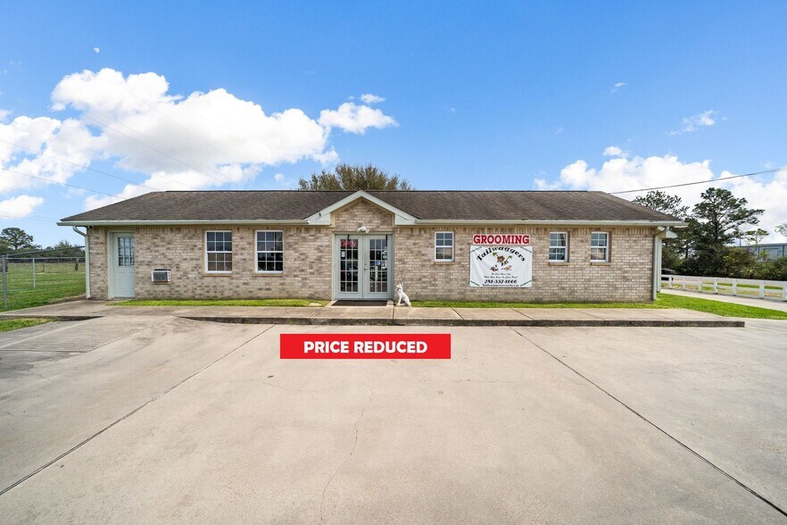 Primary Photo Of 1115 Dickinson Ave, Dickinson Veterinarian Kennel For Sale