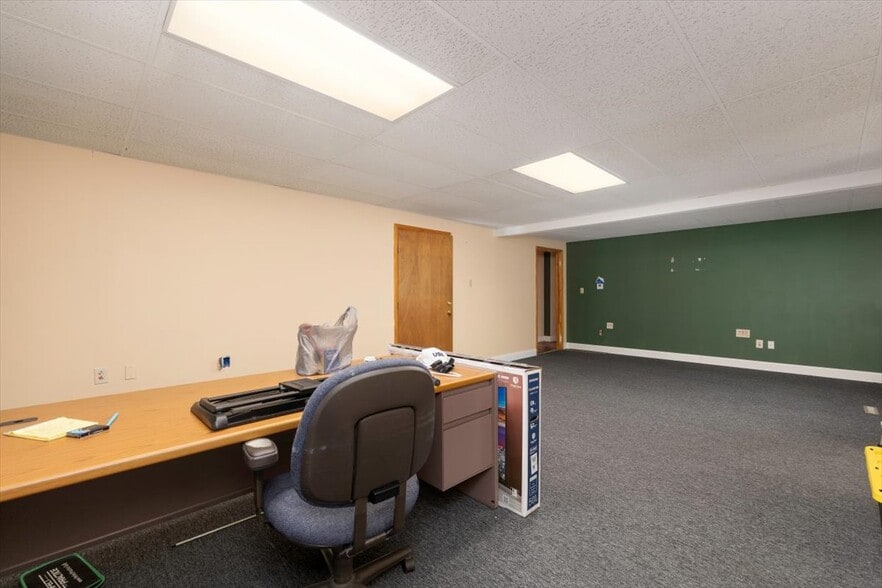 More Photos Of 932 French Rd, Cheektowaga Office For Sale
