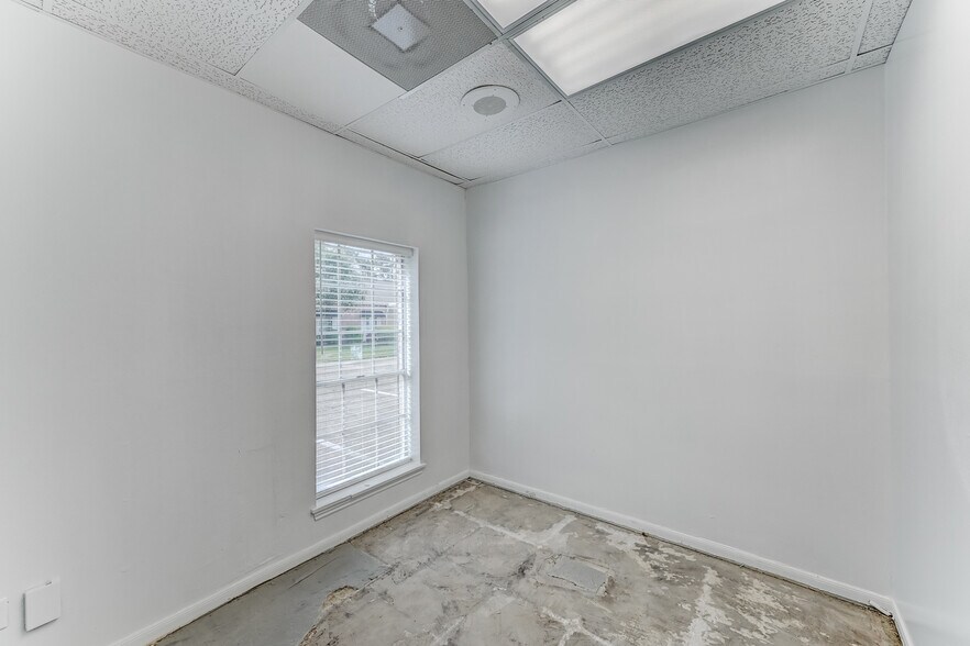 More Photos Of 14721 Pebble Bend Dr, Houston Medical For Lease