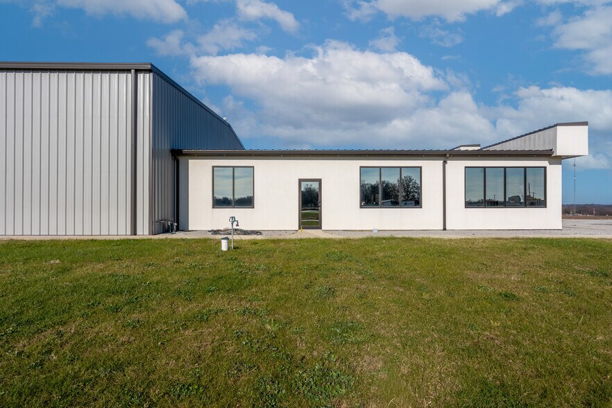 More Photos Of 22800 Highway H, Sedalia Manufacturing For Sale