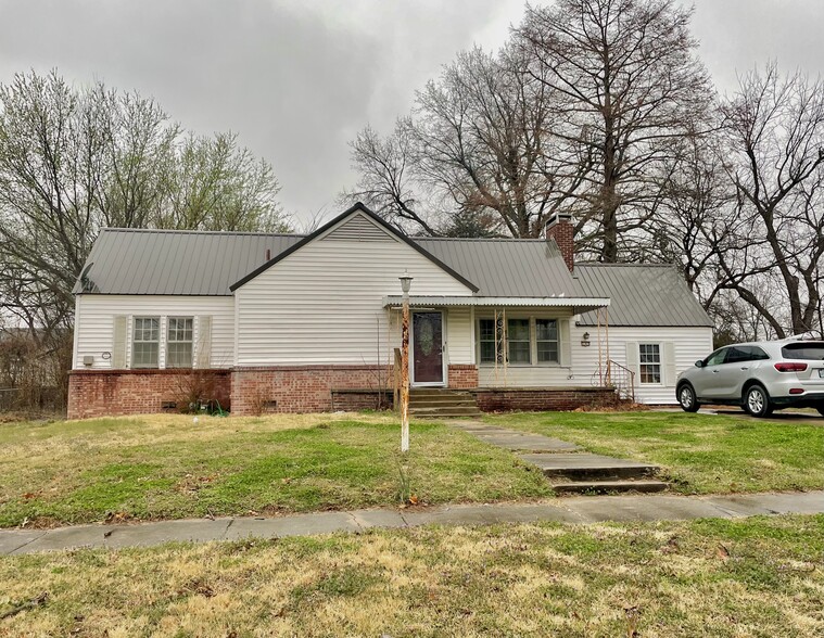 Primary Photo Of 109 S Brown St, Vinita Apartments For Sale