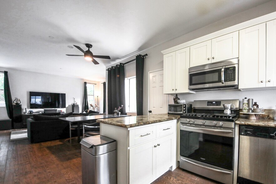 More Photos Of 1943 19th St, Santa Monica Apartments For Sale