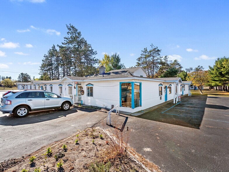 More Photos Of 1024 S I 75 Business Loop, Grayling Hotel For Sale