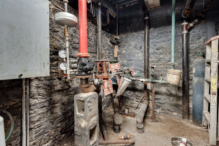 More Photos Of 129 E 47th St, New York Apartments For Sale