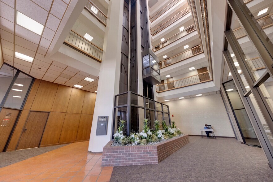 More Photos Of 3649 Leopard St, Corpus Christi Office For Lease