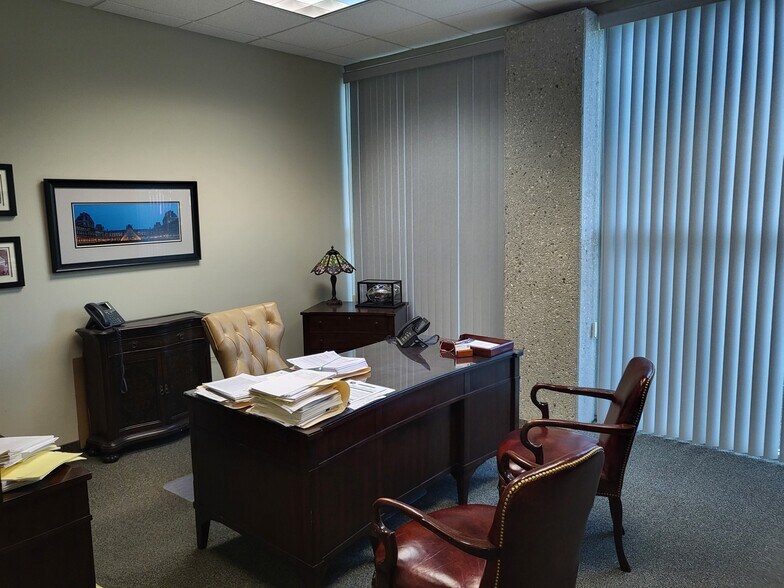 More Photos Of 27951 Smyth Dr, Valencia Office For Sale