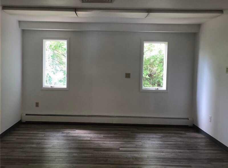 More Photos Of 1360 Baldwin Hill Rd, Gales Ferry Flex For Lease