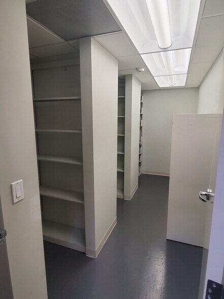 More Photos Of 4716 Vineland Ave, North Hollywood Loft Creative Space For Lease